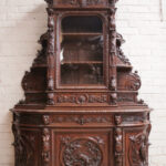 23GD12 Magnificent Huntng style bookcase